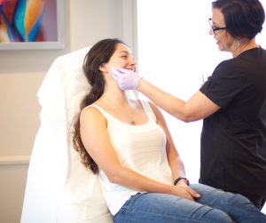 Dr. Menezes speaks with a patient at the clinic.