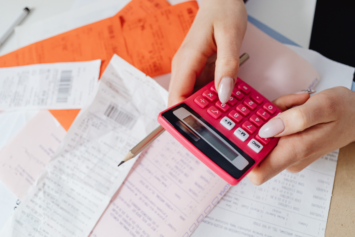 woman using a pink calculator